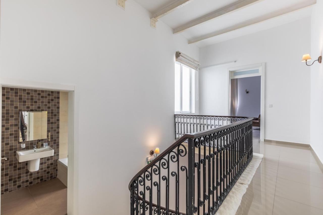 Charming Four Bedroom Townhouse One Minute Away From The Seafront Sliema Ngoại thất bức ảnh