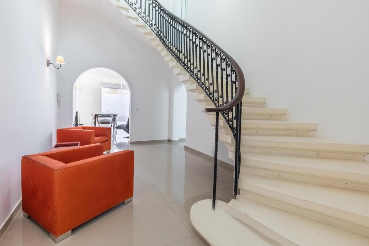 Charming Four Bedroom Townhouse One Minute Away From The Seafront Sliema Ngoại thất bức ảnh