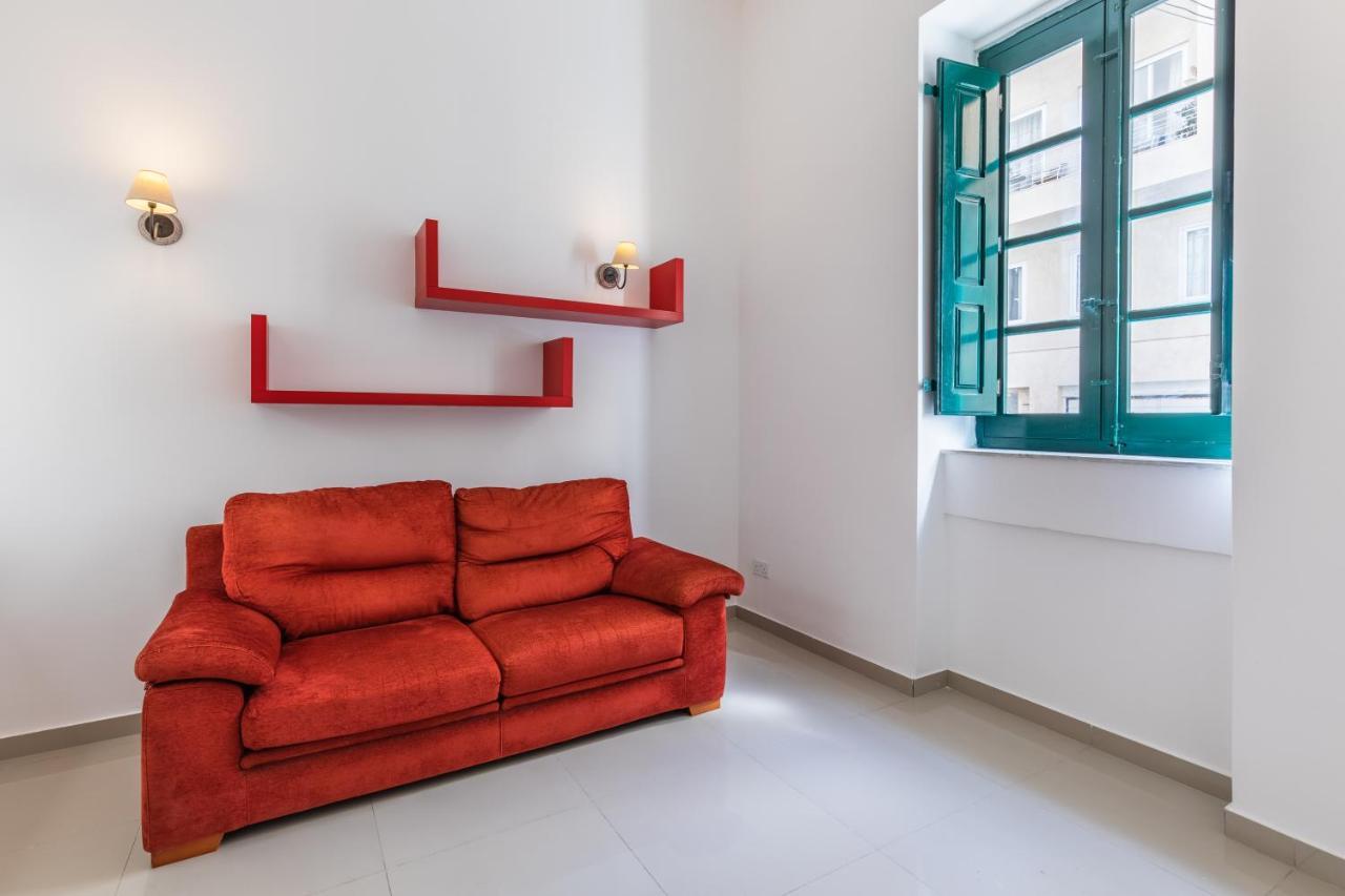 Charming Four Bedroom Townhouse One Minute Away From The Seafront Sliema Ngoại thất bức ảnh